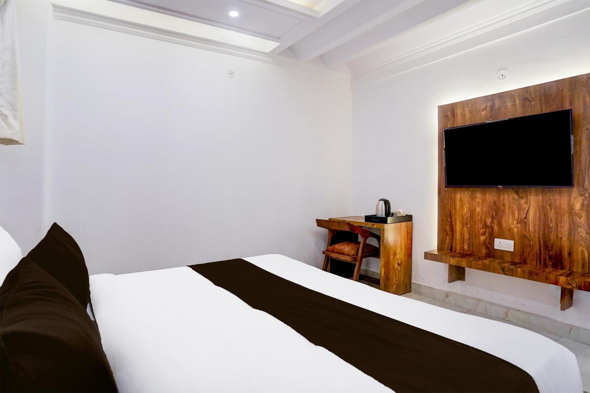 Townhouse Hotel Grand Emporio By Sbg Near Vaishali Metro Station Ghaziabad Exterior foto