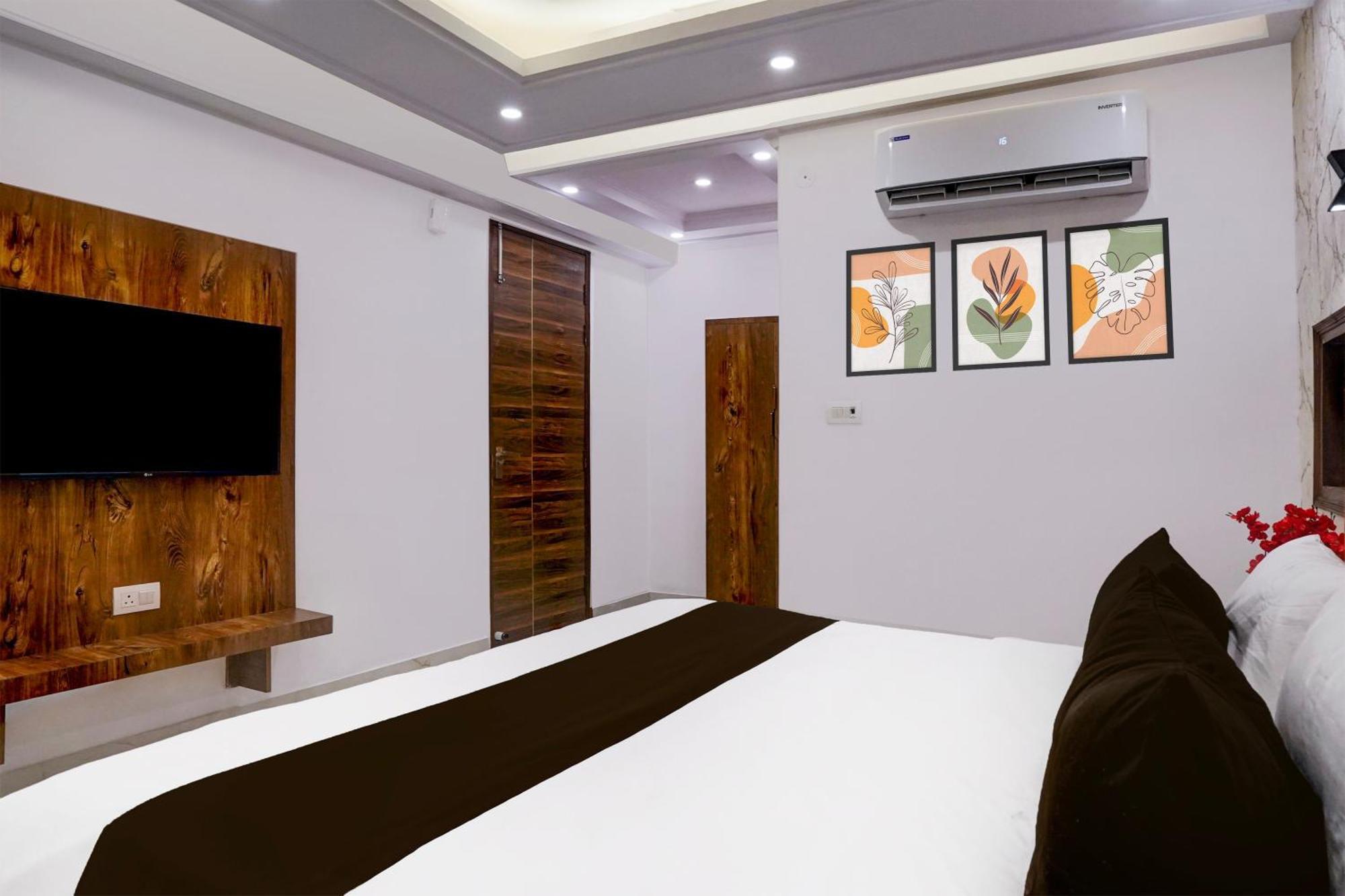 Townhouse Hotel Grand Emporio By Sbg Near Vaishali Metro Station Ghaziabad Exterior foto