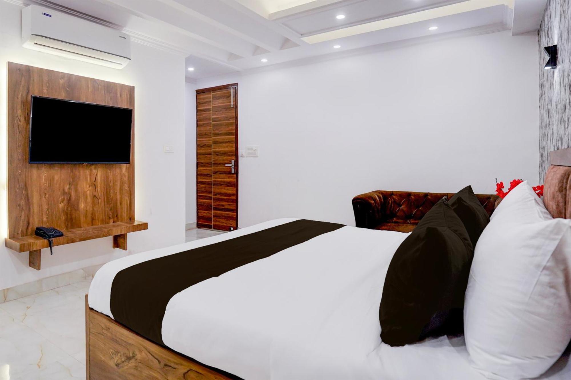 Townhouse Hotel Grand Emporio By Sbg Near Vaishali Metro Station Ghaziabad Exterior foto